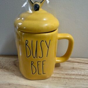 Rae Dunn Artisan Collection busy bee mug with topper